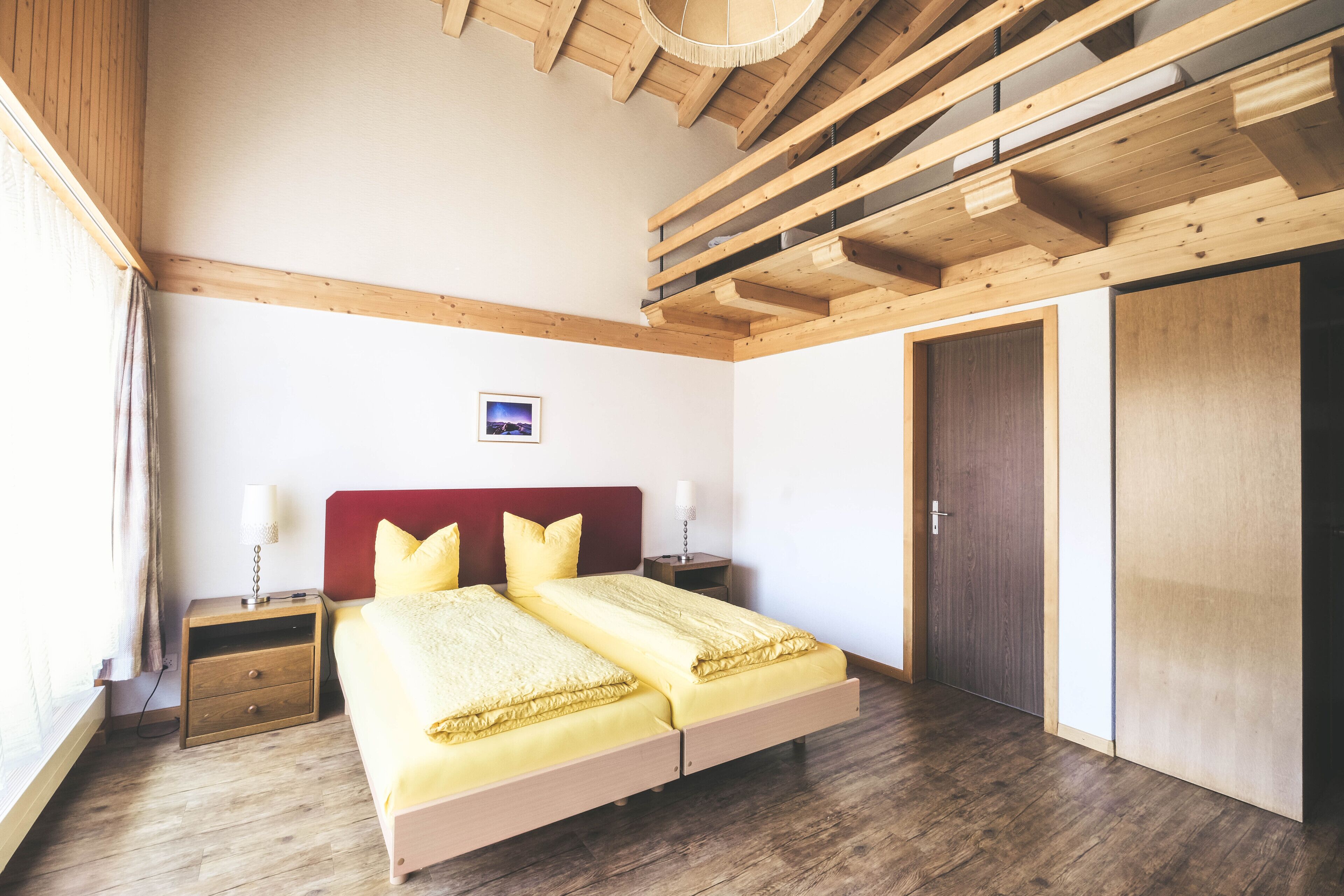 desk, free cots/infant beds, free wifi, bed sheets