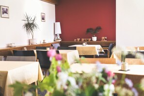 Restaurant - Hotel Alpina (Kandersteg)