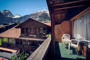 View from room - Hotel Alpina (Kandersteg)