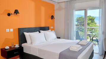 Een minibar, gratis babybedden, gratis wifi, beddengoed