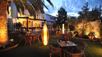 Breakfast, lunch, dinner served; Mediterranean cuisine