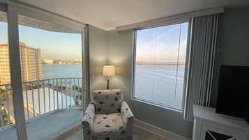 Resort Suite/ RS1106 | Living area | TV