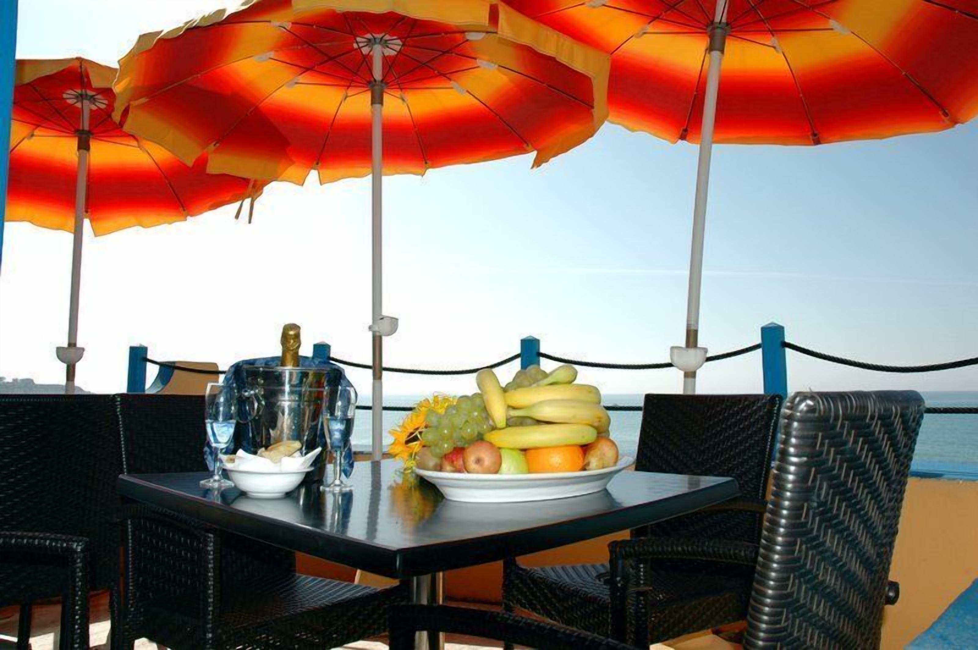 Breakfast, lunch, dinner served; local and international cuisine 