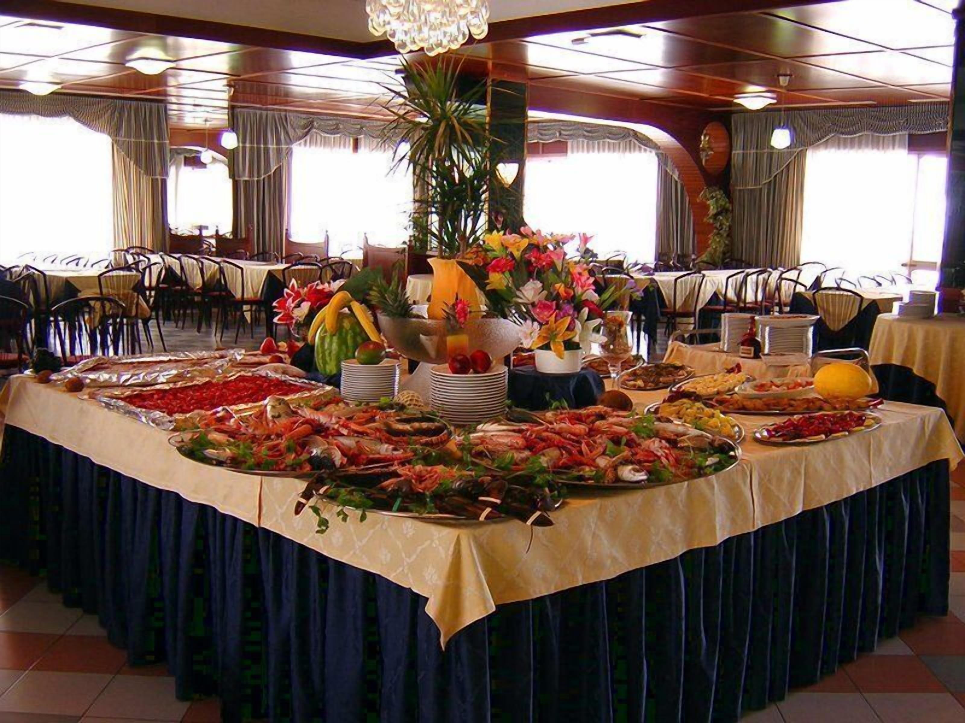 Tägliches Frühstücksbuffet gegen Gebühr