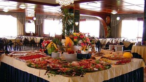 Desayuno buffet todos los días (con cargo)