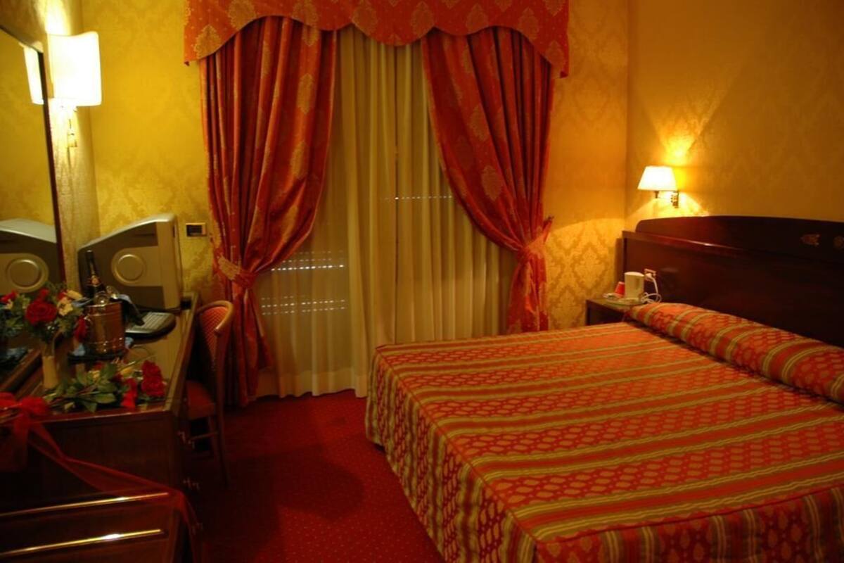 Minibar, in-room safe, cots/infant beds, free WiFi