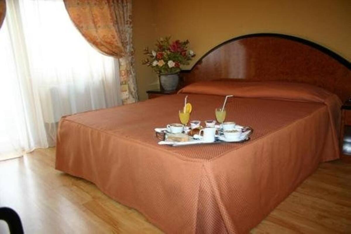 Minibar, in-room safe, cots/infant beds, free WiFi