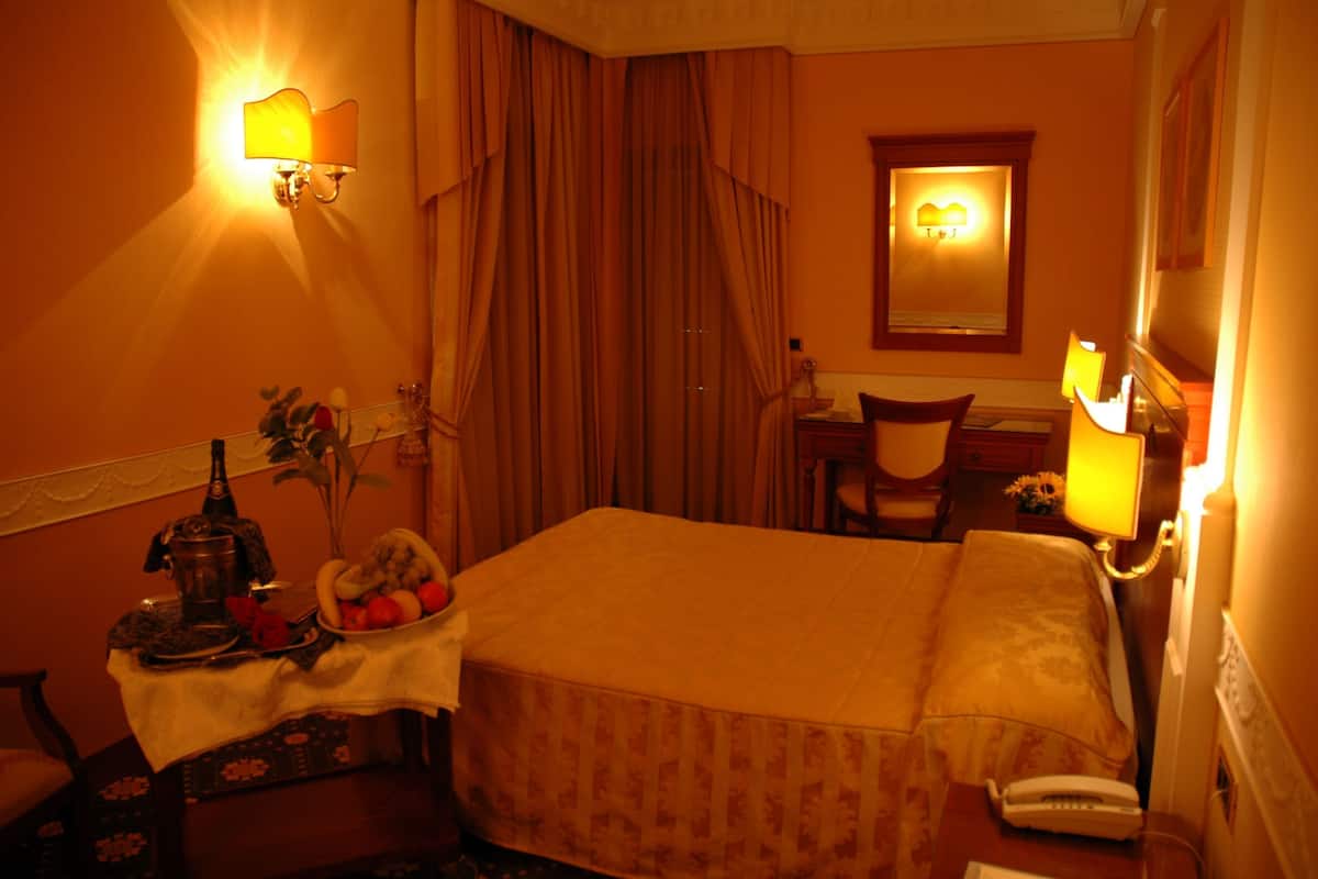 Minibar, in-room safe, cots/infant beds, free WiFi