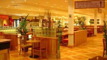 2 restaurants, lunch, dinner served; Italian cuisine