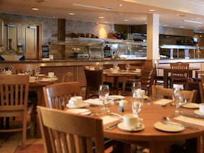 2 restaurants; lunch and dinner served - Macdonald Strathspey Hotel (Aviemore)