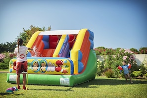 Área de juegos infantiles al aire libre