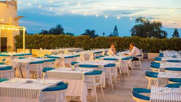 3 restaurants, breakfast, lunch, dinner served; Italian cuisine