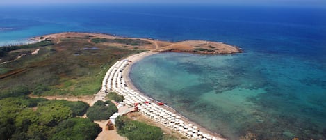 Praia particular nas proximidades, areia branca 