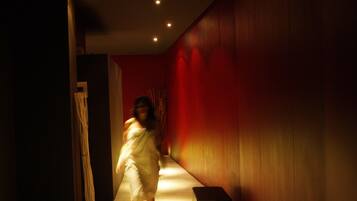 Sauna, hot tub, steam room, Turkish bath, body treatments, hydrotherapy