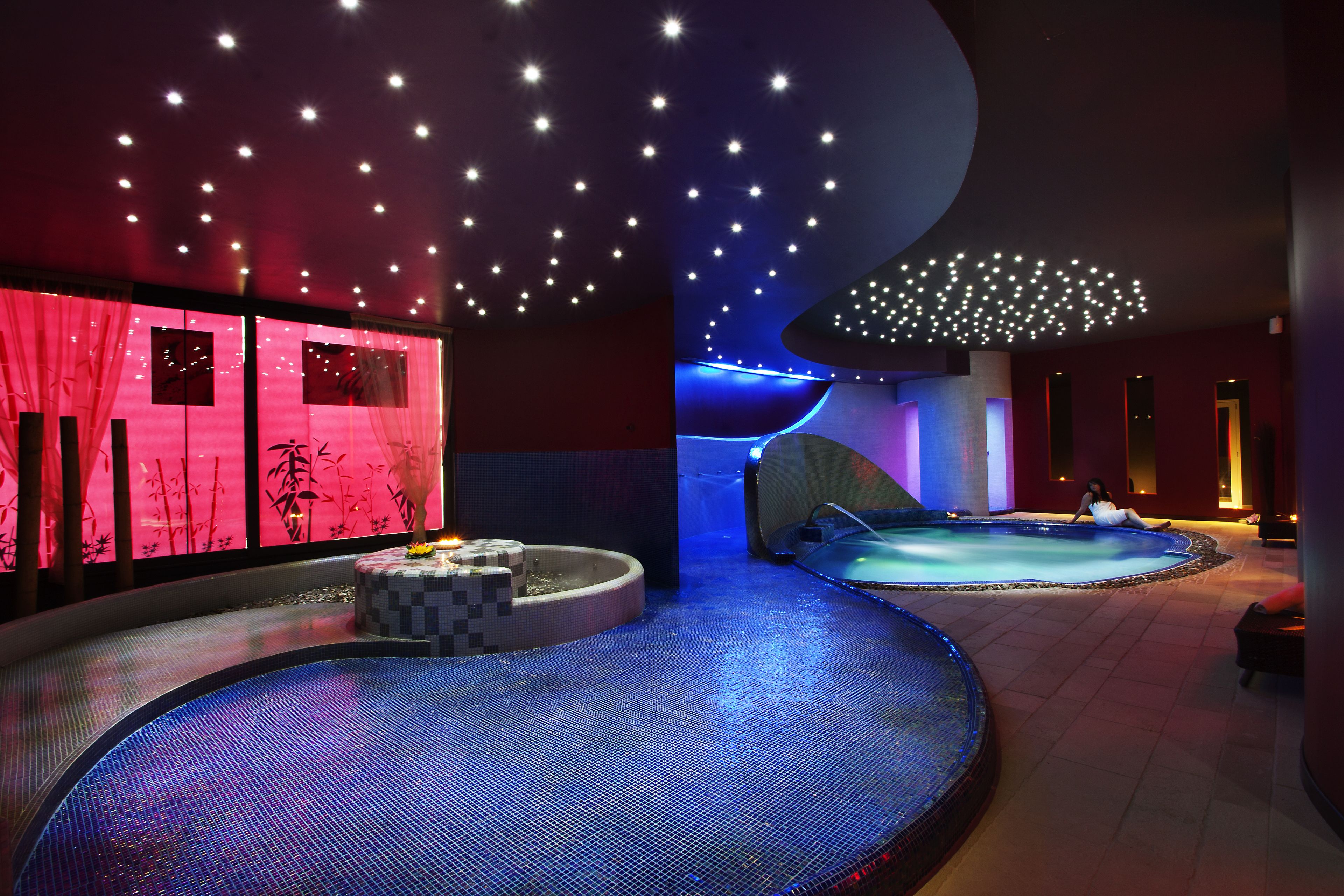 Sauna, tina de hidromasaje, baño de vapor y baño turco o hammam 