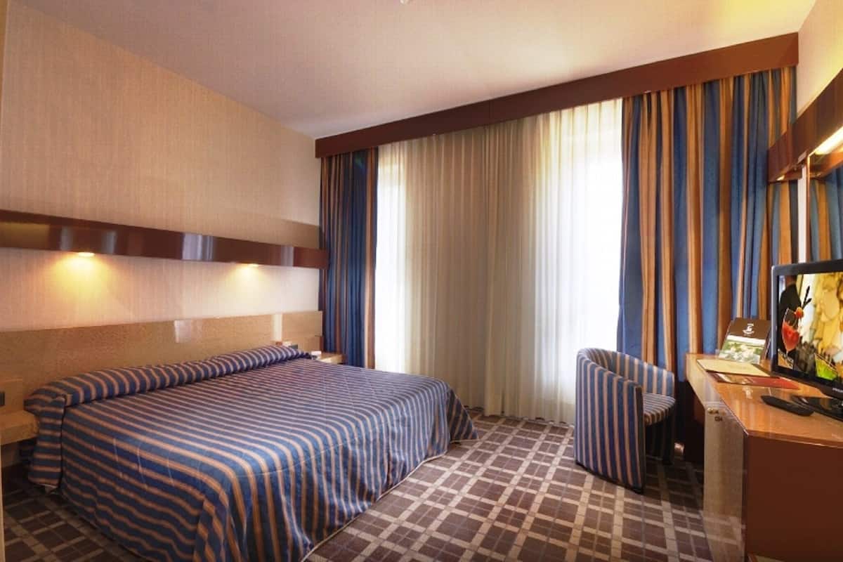 minibar, in-room safe, desk, blackout curtains