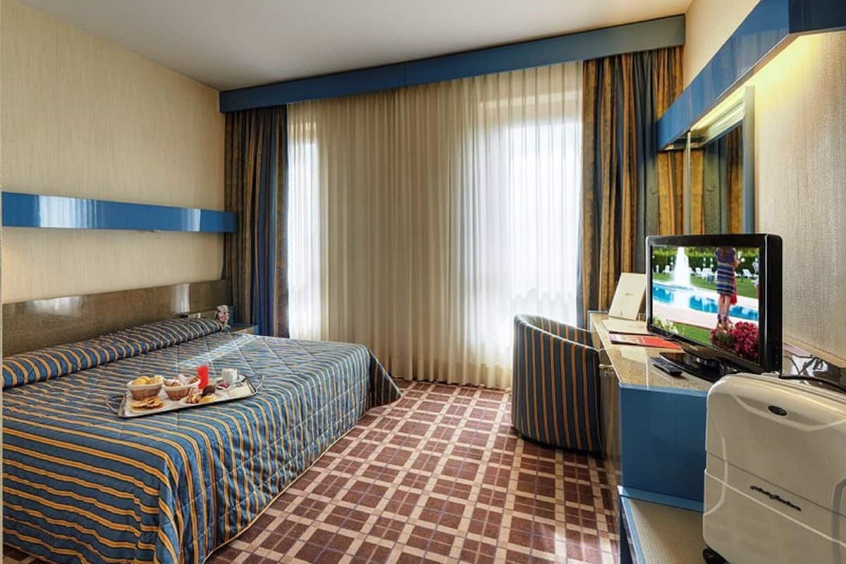 minibar, in-room safe, desk, blackout curtains