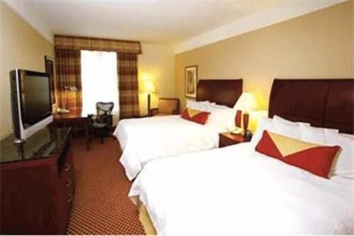 Premium bedding, desk, iron/ironing board, free cribs/infant beds