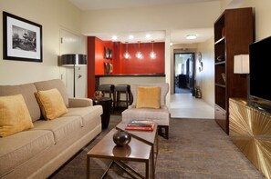 Suite, 1 Bedroom | Living area