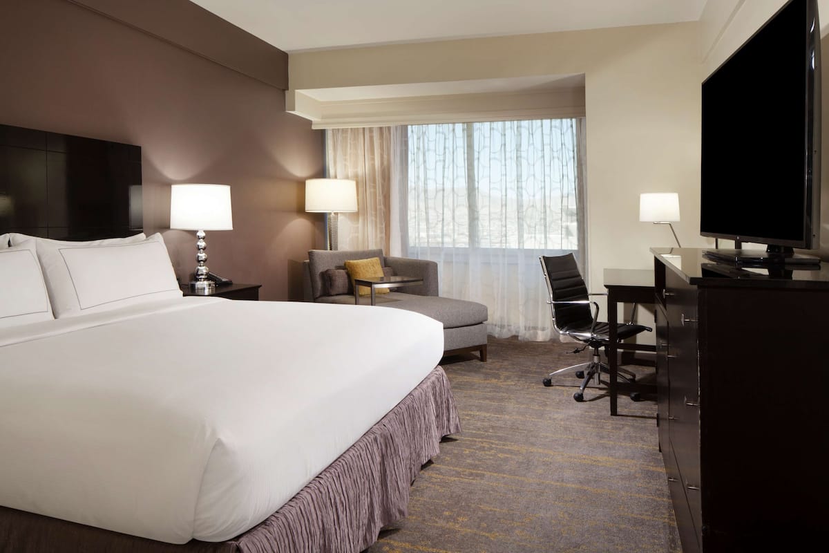 Premium bedding, in-room safe, desk, blackout drapes