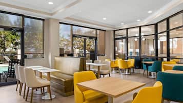 Free buffet breakfast on weekends