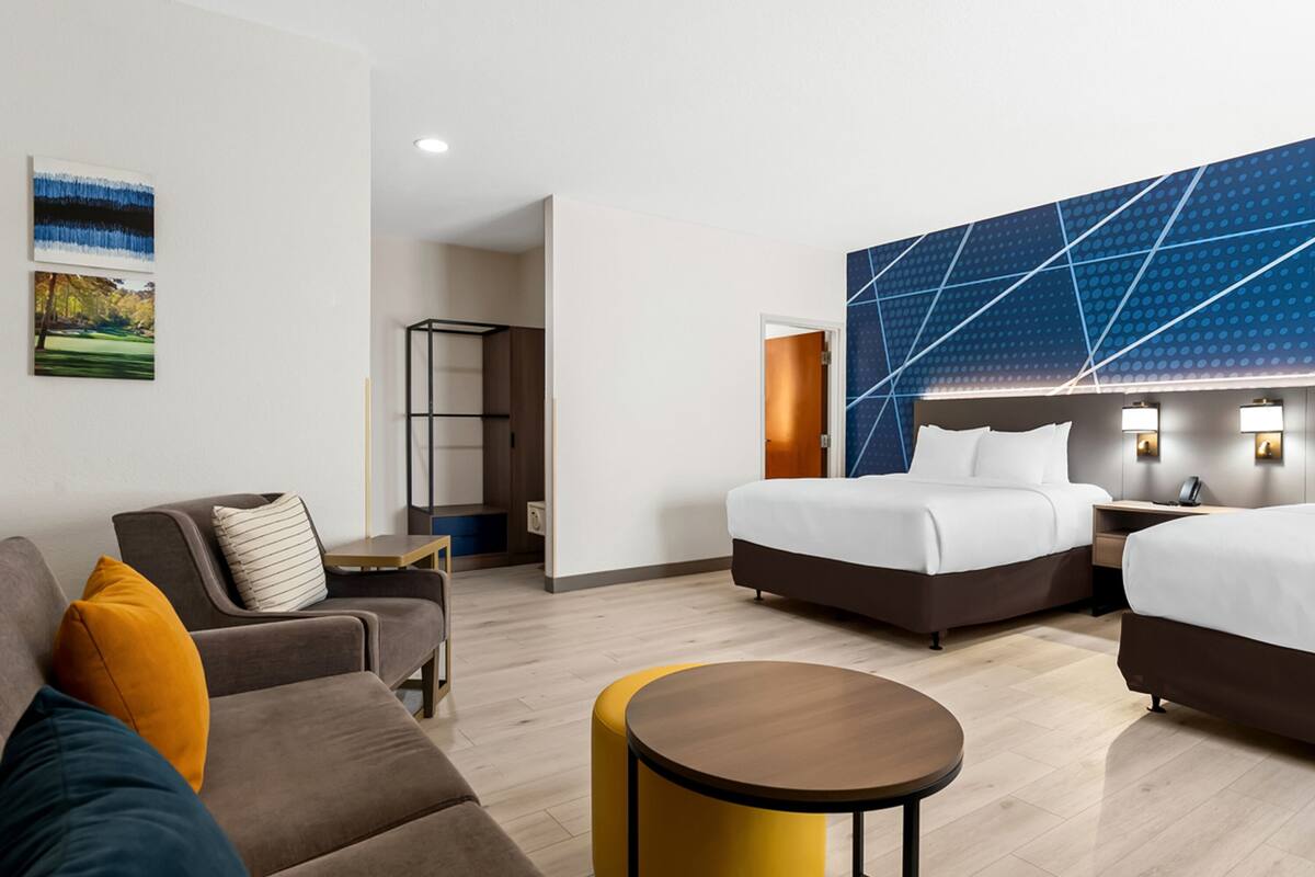 suite, 2 queen beds, accessible, non smoking | blackout curtains, soundproofing, iron/ironing board, free wifi