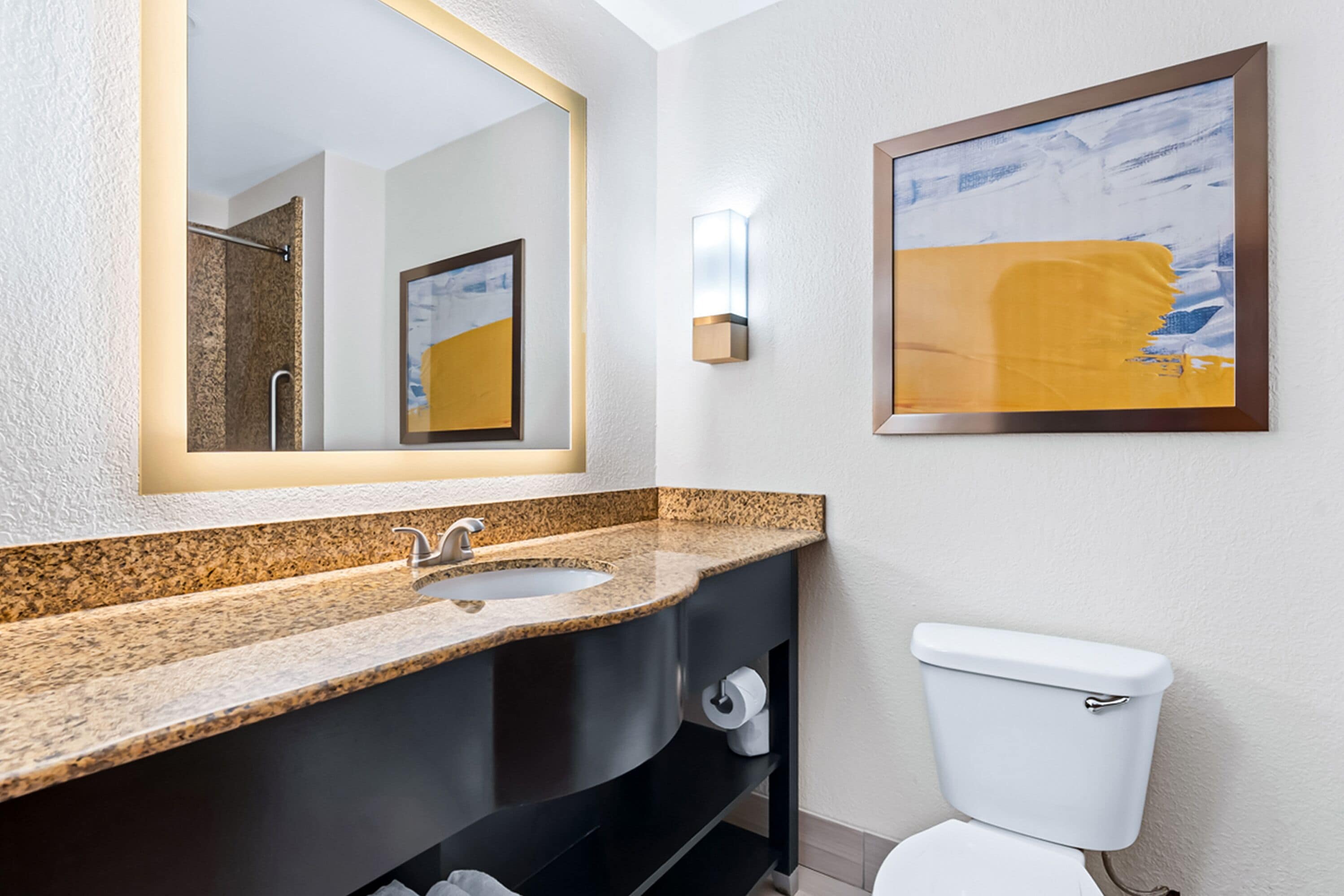 suite, non smoking | bathroom | hair dryer, towels