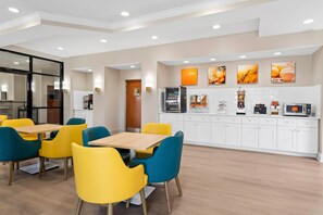 Free buffet breakfast on weekends  - Comfort Suites Augusta Riverwatch (Augusta)
