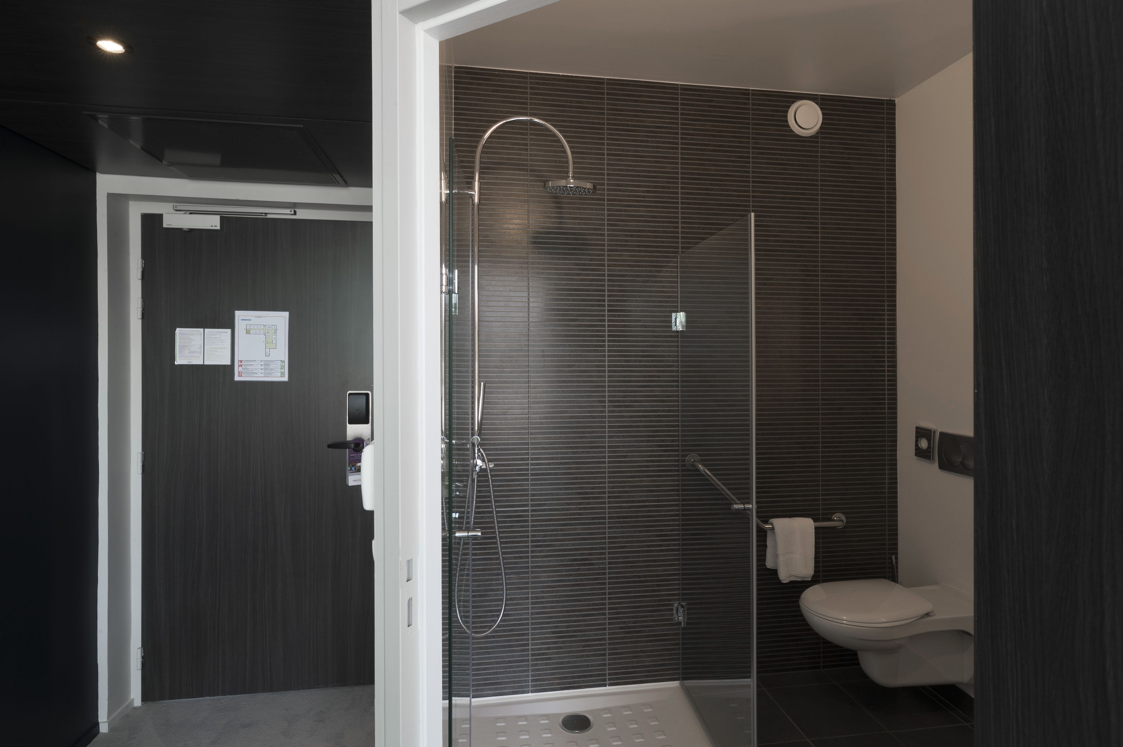 standard double room, 1 double bed | bathroom shower
