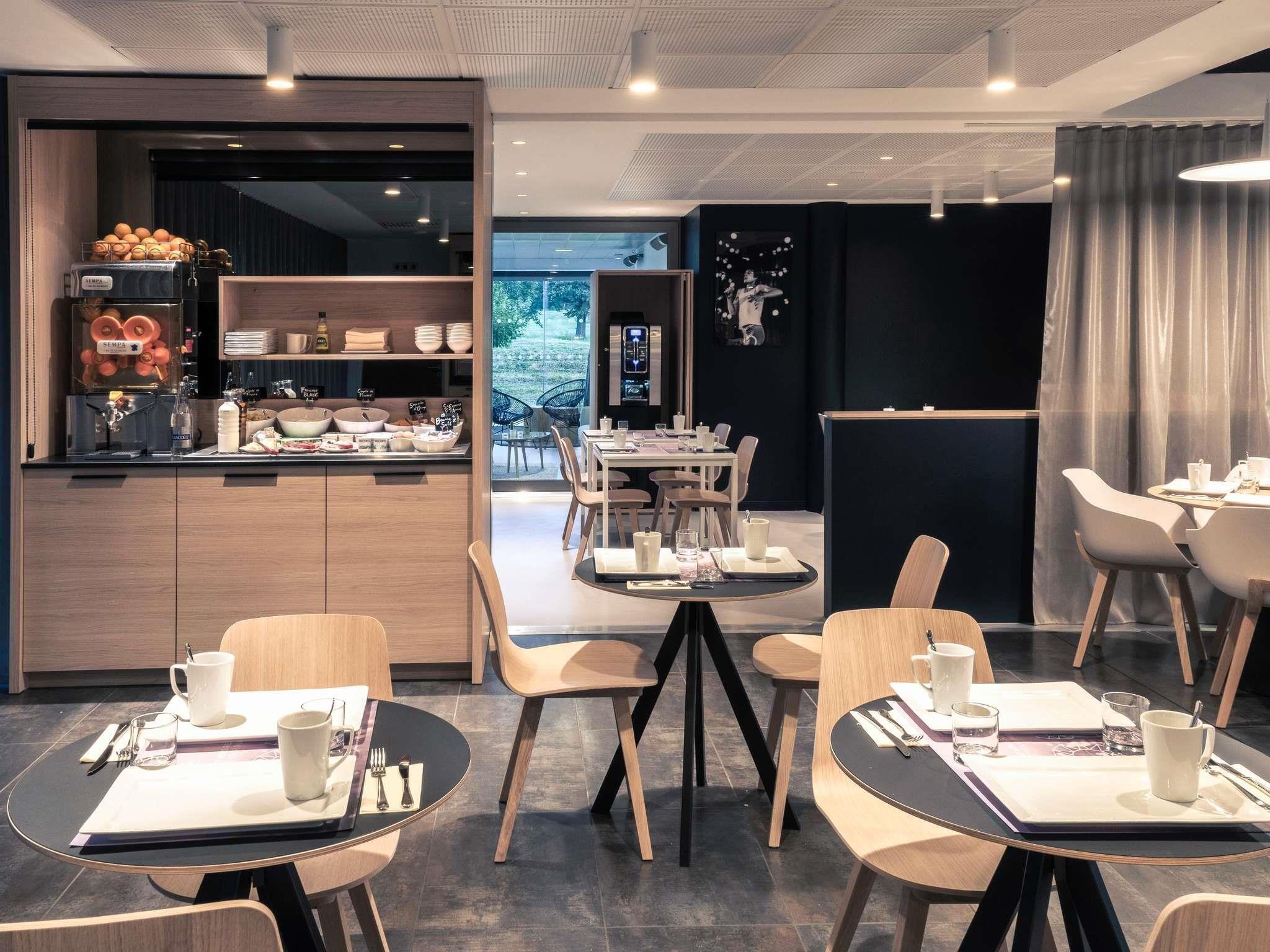 Petit déjeuner buffet servi tous les jours en supplément
