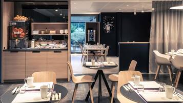Petit déjeuner buffet servi tous les jours en supplément