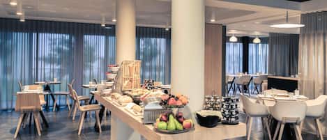 Buffet déjeuner servi tous les jours en supplément