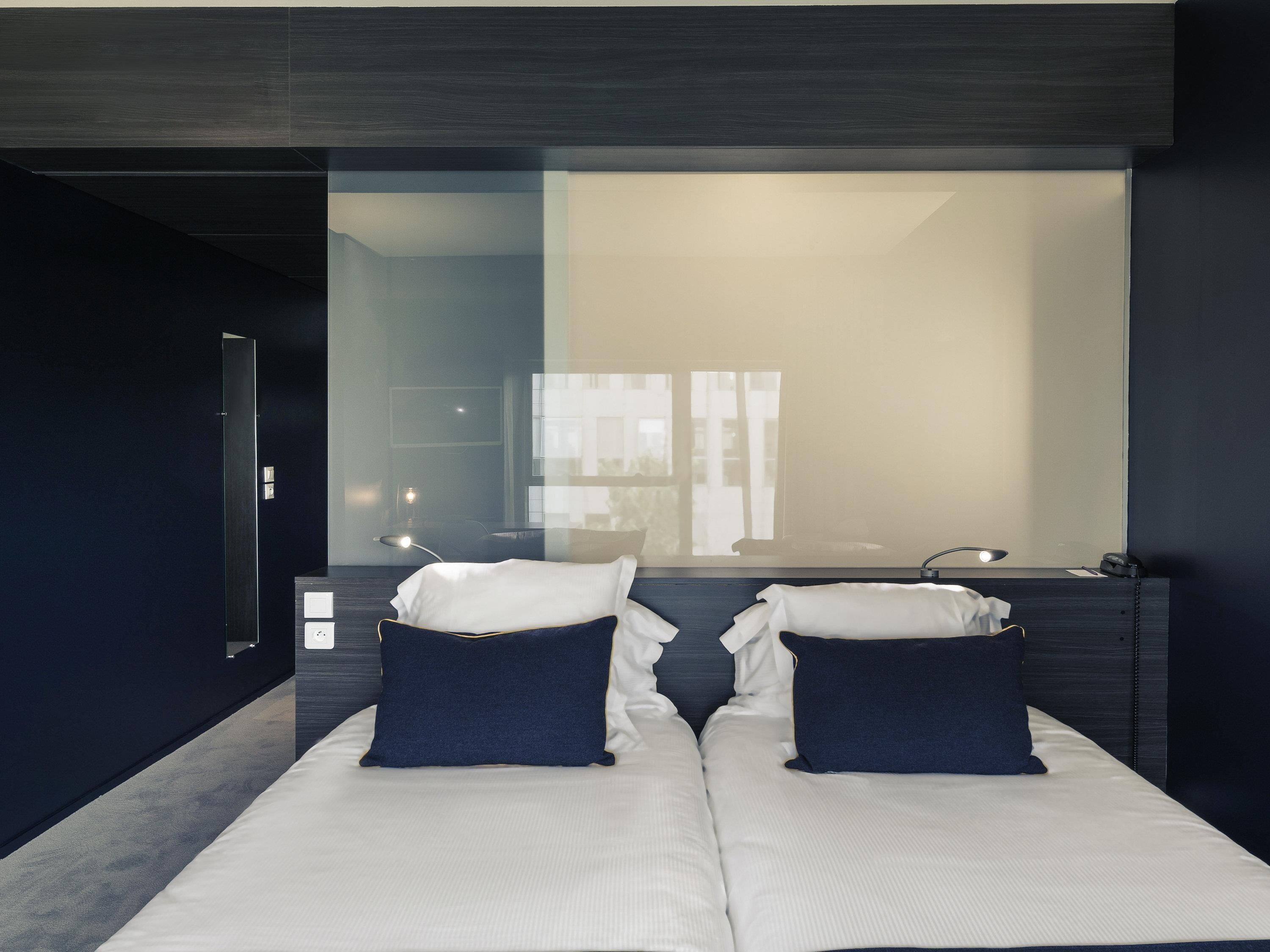 standard twin room, 2 single beds | minibar, in-room safe, desk, blackout curtains