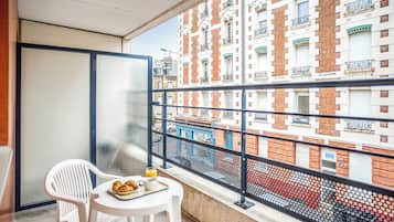 Studio, 2 Twin Beds, Balcony | Balcony