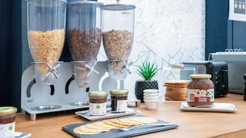 Colazione a buffet, servita tutte le mattine (12.90 EUR a persona)