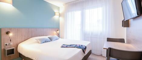 Escritorio, cortinas opacas, sistema de insonorización