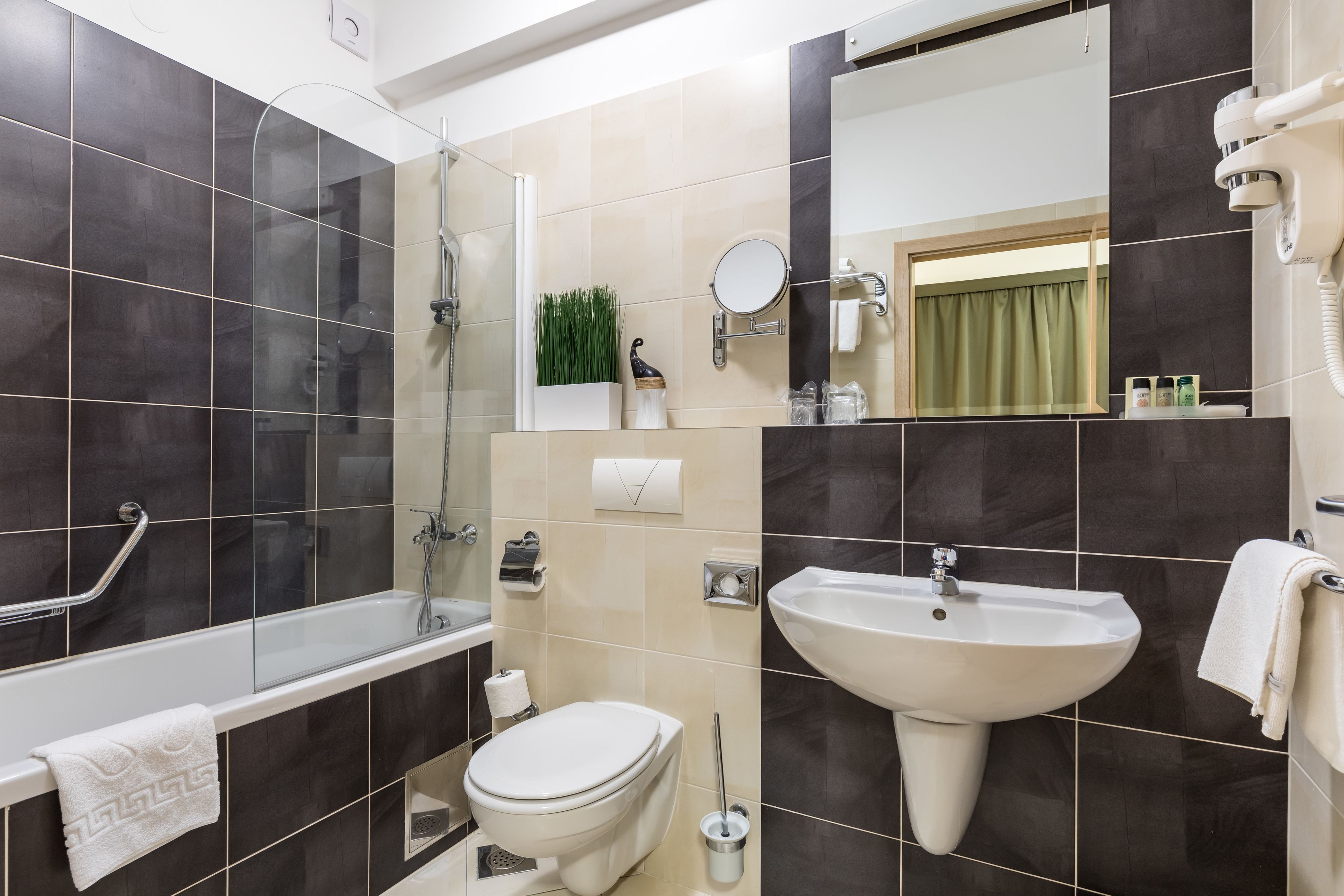 bathtub, deep-soaking bathtub, eco-friendly toiletries, hair dryer