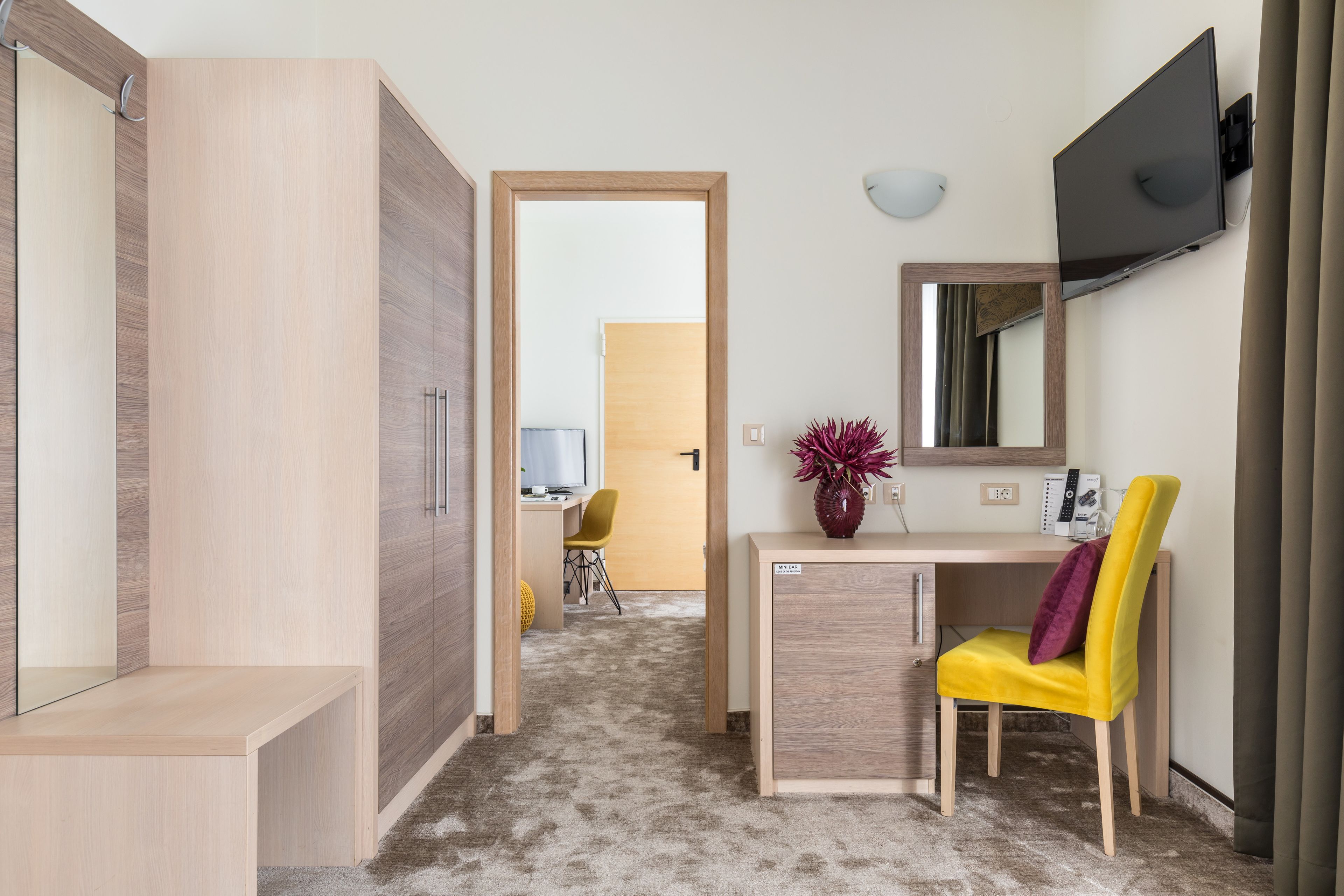 family room | 2 bedrooms, premium bedding, down duvets, memory-foam beds