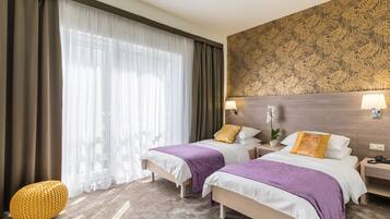 Standard Twin Room | Premium bedding, down comforters, memory foam beds, minibar