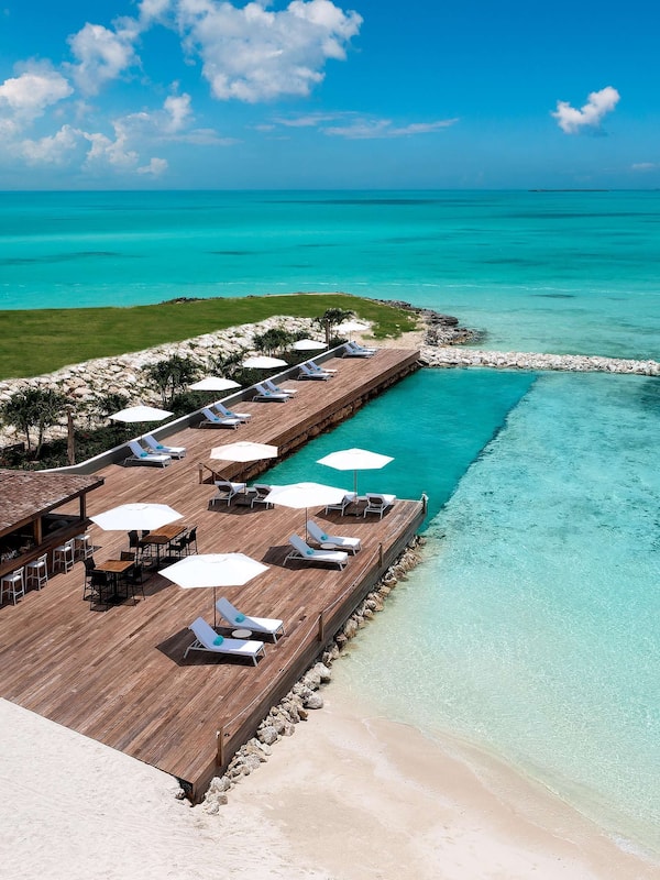 Outdoor pool, pool umbrellas, sun loungers