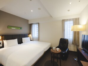 A hotel room with a large bed, a desk with two cups, a chair, a TV, and a lamp. - Hotel Gracery Tokyo Tamachi (Tokyo)