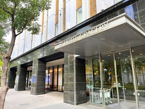 Exterior detail - Hotel Gracery Tokyo Tamachi (Tokyo)