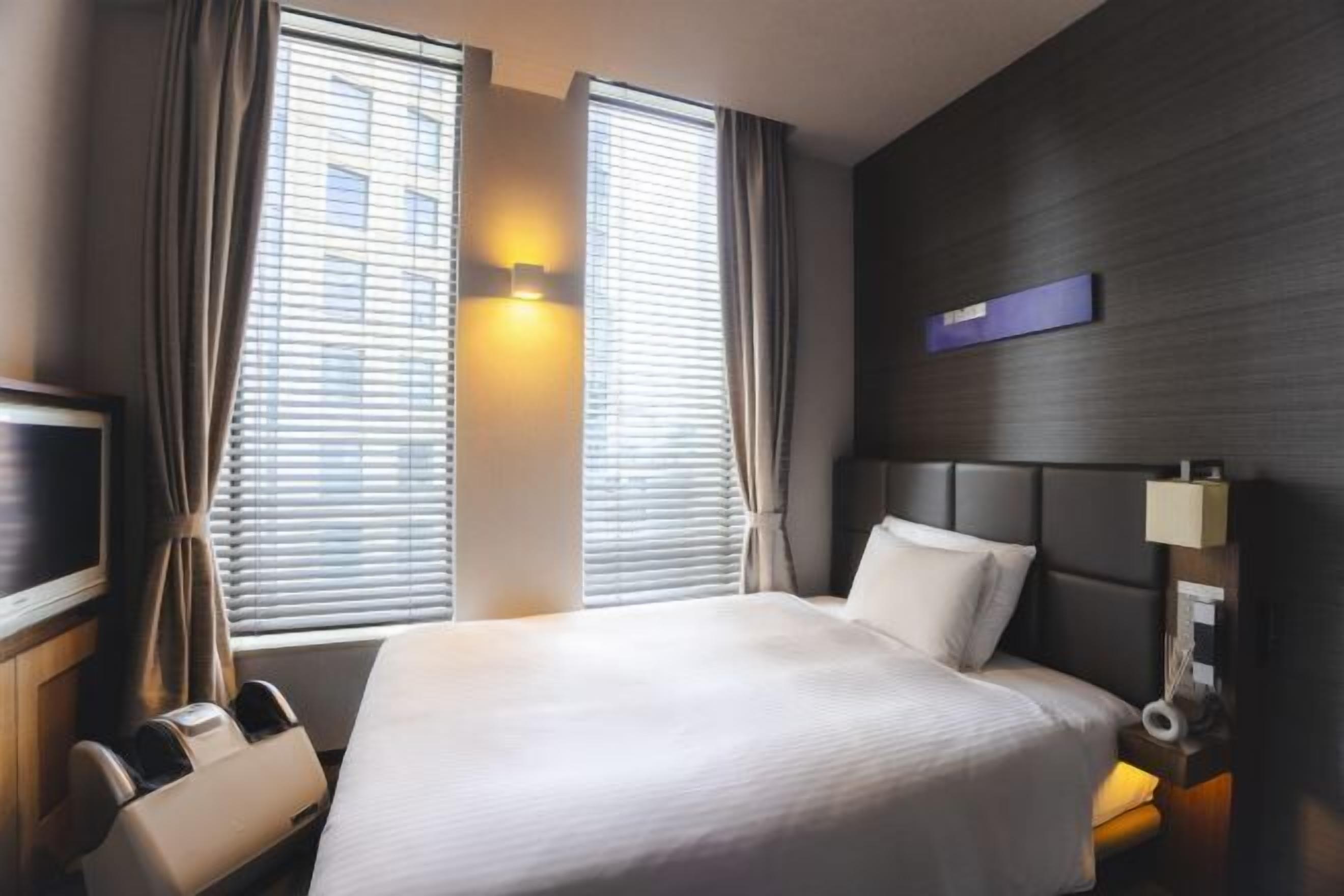 Down comforters, desk, blackout drapes, free WiFi