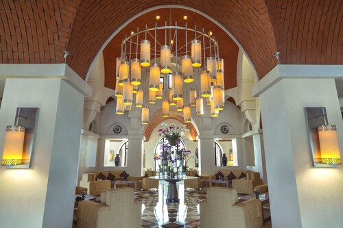 羅塔那灣哈伊馬角飯店