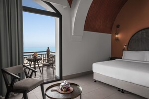 Sea View Room - King Bed | 客房内保险箱、免费婴儿床、免费 WiFi、床单