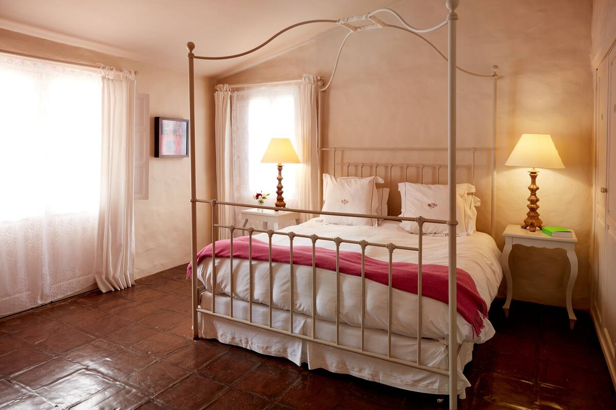 Egyptian cotton sheets, premium bedding, down duvets, pillow-top beds