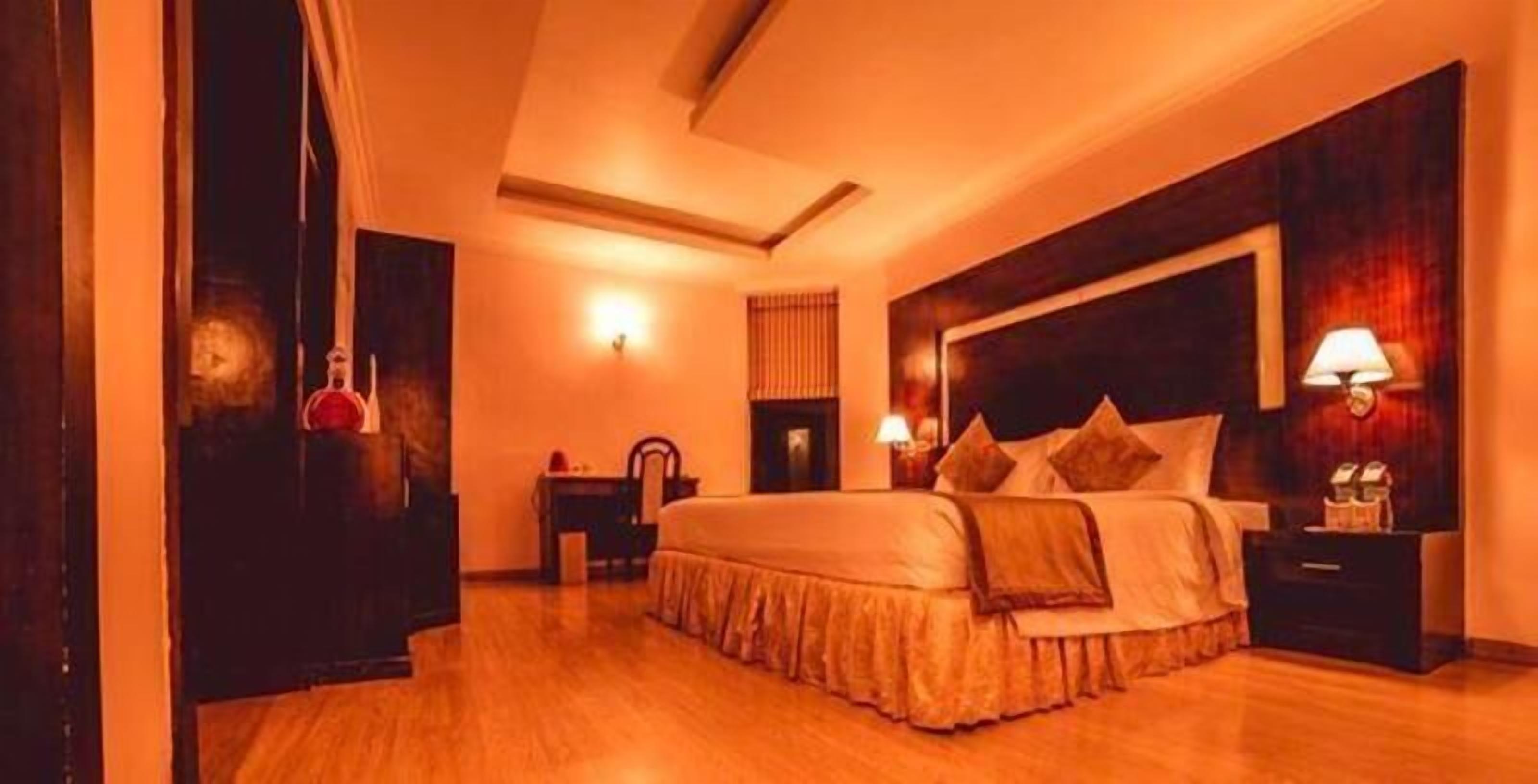 Premium bedding, memory foam beds, minibar, in-room safe