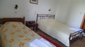 Habitación triple | Sábanas de algodón egipcio y minibar