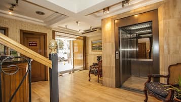 Mostrador para check-in y check-out