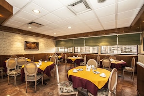 Dining - Apart Hotel Principado (Santiago)